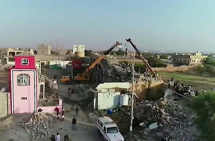 Coalition denies Yemen prison air strike that killed 70 - Vimarsana News
