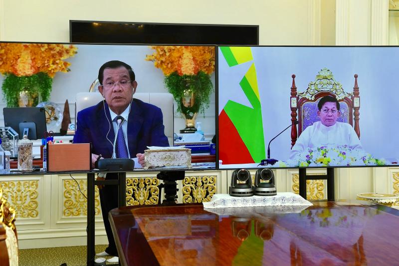Screens showing Cambodia's Prime Minister Hun Sen and Commander-in-Chief of Myanmar's armed forces, Senior General Min Aung Hlaing attend a video call at Peace Palace in Phnom Penh, Cambodia, on Wednesday. (CAMBODIA GOVERNMENT HOUSE/Handout via REUTERS) Screens showing Cambodia's Prime Minister Hun Sen and Commander-in-Chief of Myanmar's armed forces, Senior General Min Aung Hlaing attend a video call at Peace Palace in Phnom Penh, Cambodia, on Wednesday. (CAMBODIA GOVERNMENT HOUSE/Handout via REUTERS)