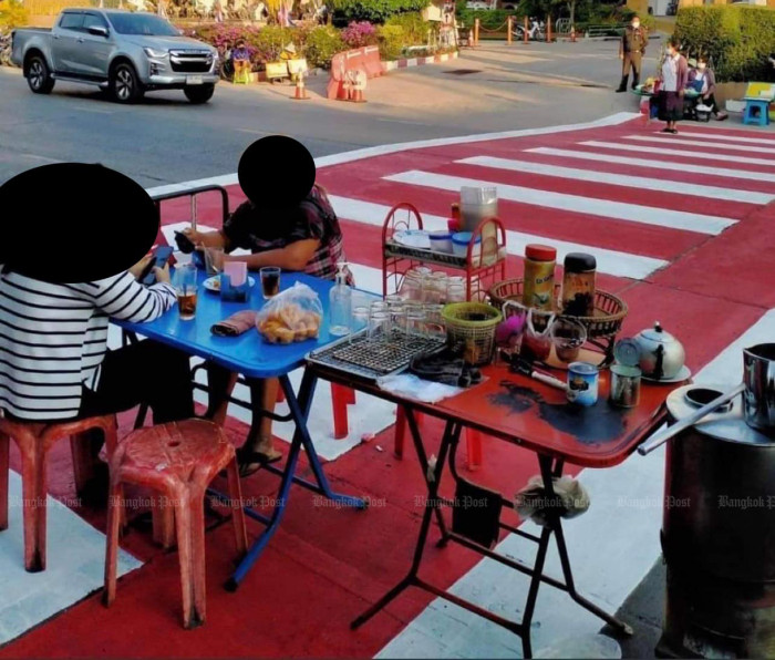 Roadside vendor on pedestrian crossing sparks safety concerns - Vimarsana News