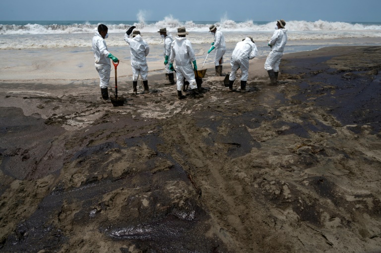 Peruvian soldiers help clean up one of around 20 beaches affected by the oil spill blamed on Spanish energy giant Repsol Peruvian soldiers help clean up one of around 20 beaches affected by the oil spill blamed on Spanish energy giant Repsol