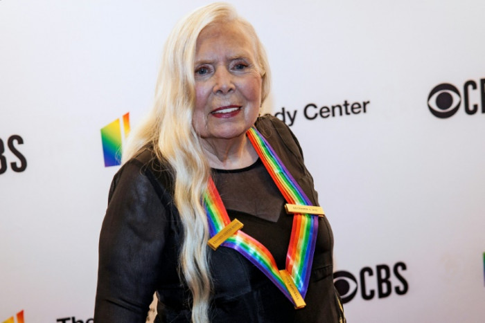 Joni Mitchell boycotts Spotify over Covid 'lies' - Vimarsana News