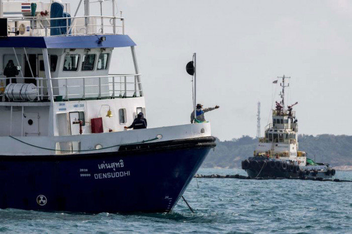 Samet SOS: fight to keep oil slick at bay - Vimarsana News