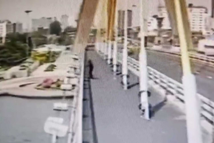 CCTV shows woman whose body parts found in canals jumping from bridge to death - Vimarsana News