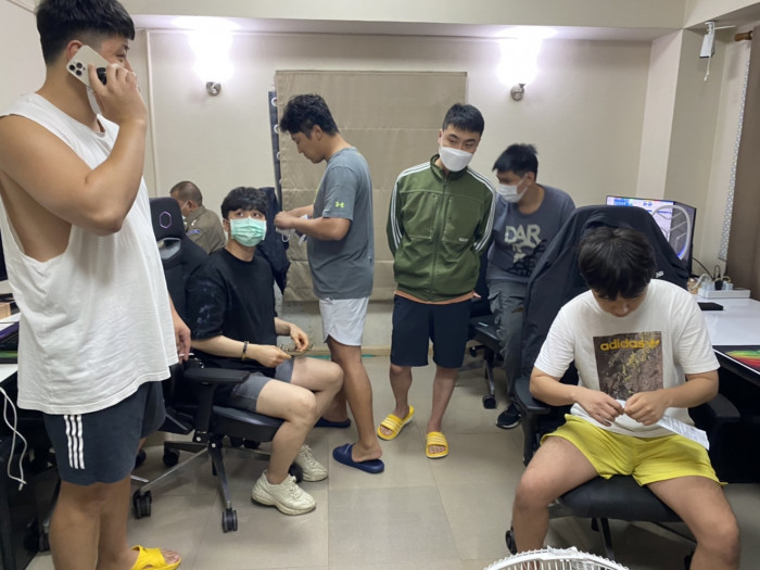 Bangkok Post - 5 South Koreans held in online gambling bust