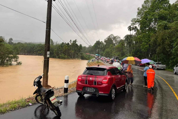 Six drown, one missing in pickup plunge - Vimarsana News