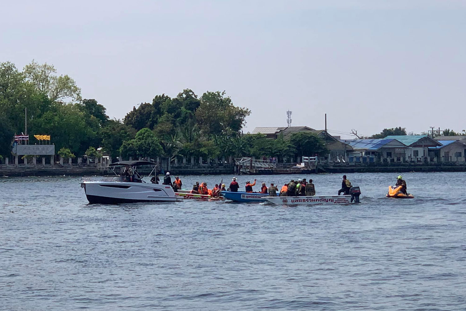 The body of actress Nida “Tangmo” Patcharaveerapong, 37, is found floating in the Chao Phraya River at 1.10pm on Feb 26, 2022. (Photo: @ruamkatanyufoundation Facebook page)