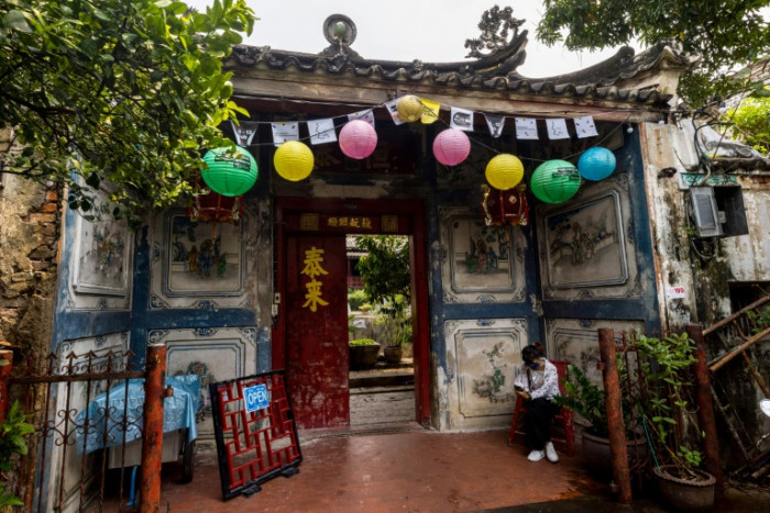 'The bottom line': Scuba divers help preserve historic Bangkok mansion - Vimarsana News