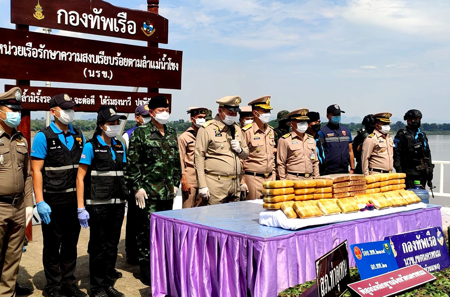 Packages containing 230,000 speed pills and 10 kilogrammes of compressed marijuana are displayed during a briefing in Nakhon Phanom on Saturday. The drugs were found on the bank of the Mekong River in Tha Uthen district late Friday night. (Photo: Pattanapong Sripiachai)