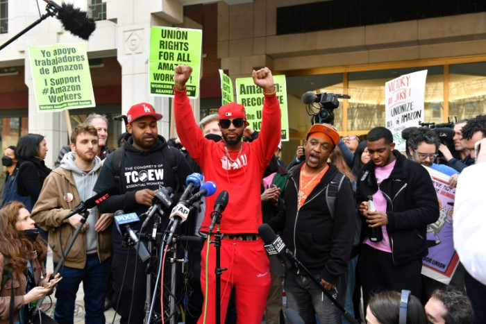 Amazon workers in New York vote to unionize in US first - Vimarsana News
