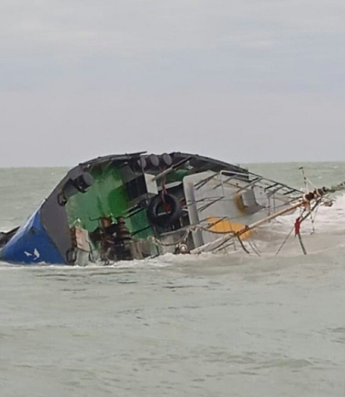 Divers find 'no leaks' from fuel-laden ship sunk off Tunisia - Vimarsana News