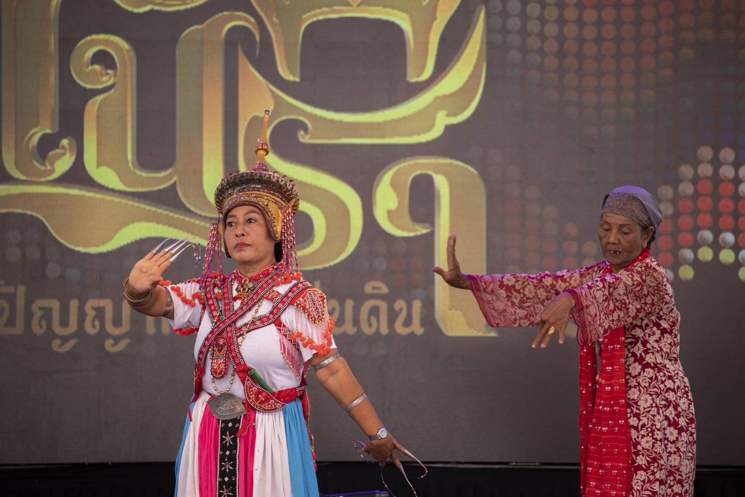 Nutchanat La-ongsri performs nora kaek. (Photos: Jetjaras Na Ranong)