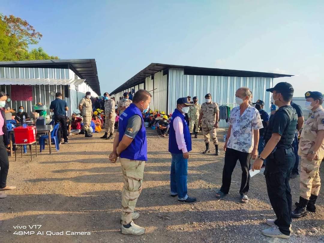 Officials inspect a workers' camp at an industrial estate in Uthai district, Ayutthaya province, on Tuesday. (Photo supplied)