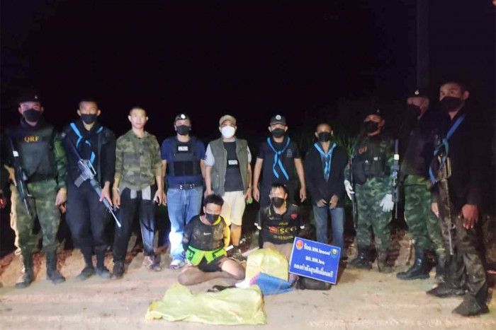 Lao fishermen caught delivering drugs on river bank - Vimarsana News