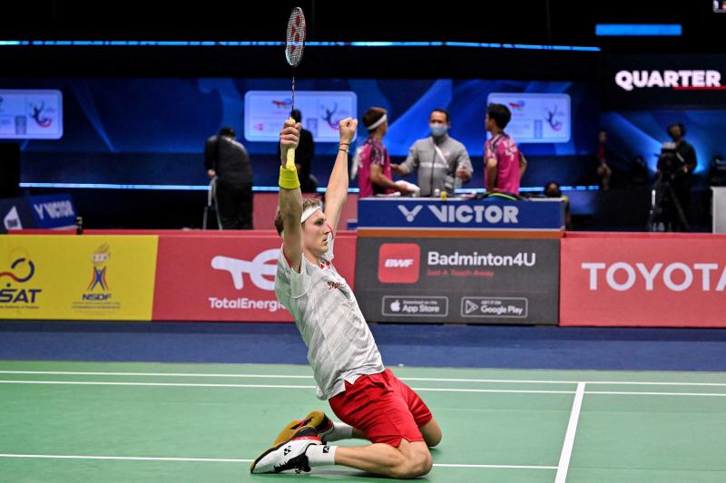 Shaky Axelsen survives badminton nail-biter