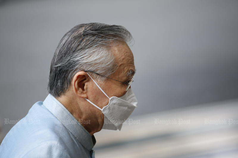 Foreign Affairs Minister Don Pramudwinai wears a protective mask as he arrives at Government House on April 26. (Photo: Arnun Chonmahatrakool)