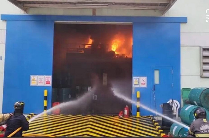 Fire guts paint factory in Chon Buri - Vimarsana News