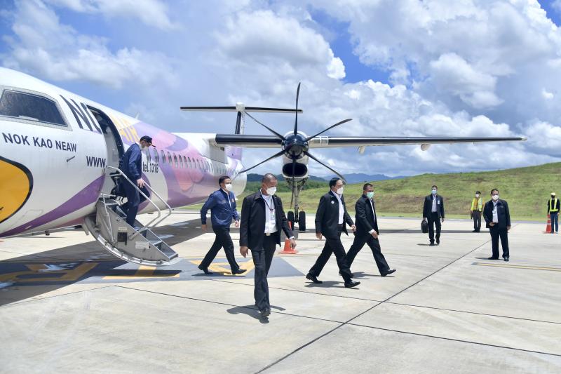 Prime Minister Prayut Chan-o-cha and his entourage arrive at Betong airport in Yala. They were on the first commercial flight, operated by Nok Air, to land at the new airport on March 14, 2022. (Government House photos)