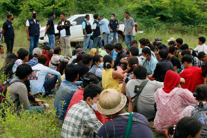 Colour-coded job seekers found hiding on 18-wheel truck - Vimarsana News