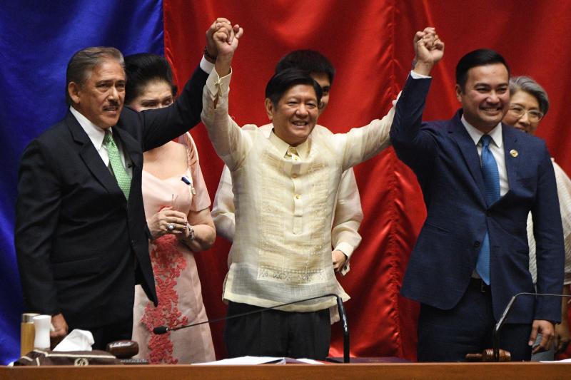 Philippine President-elect Ferdinand Marcos Jr(centre) is proclaimed by Senate President Vicente Sotto (left) and House Speaker Lord Allan Velasco as duly-elected president at the House of Representatives in Quezon City, suburban Manila on Wednesday. (AFP photo) Philippine President-elect Ferdinand Marcos Jr(centre) is proclaimed by Senate President Vicente Sotto (left) and House Speaker Lord Allan Velasco as duly-elected president at the House of Representatives in Quezon City, suburban Manila on Wednesday. (AFP photo)