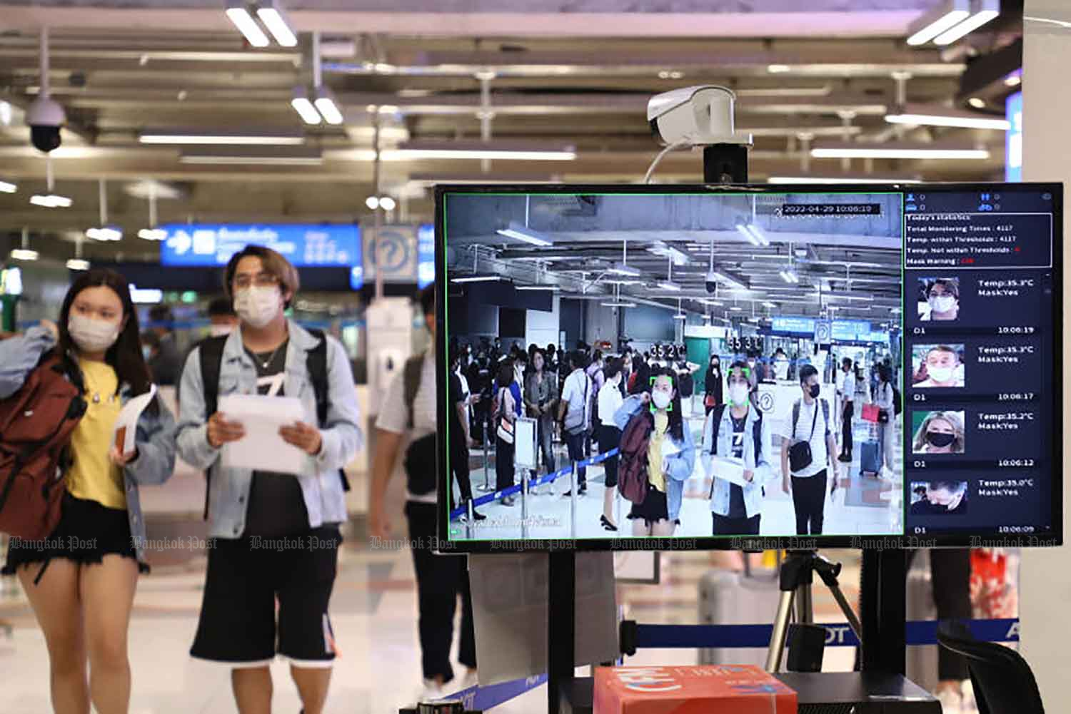 Thermal imaging is applied to check travelers' body temperatures at Suvarnabhumi airport. (Photo: Nutthawat Wicheanbut)