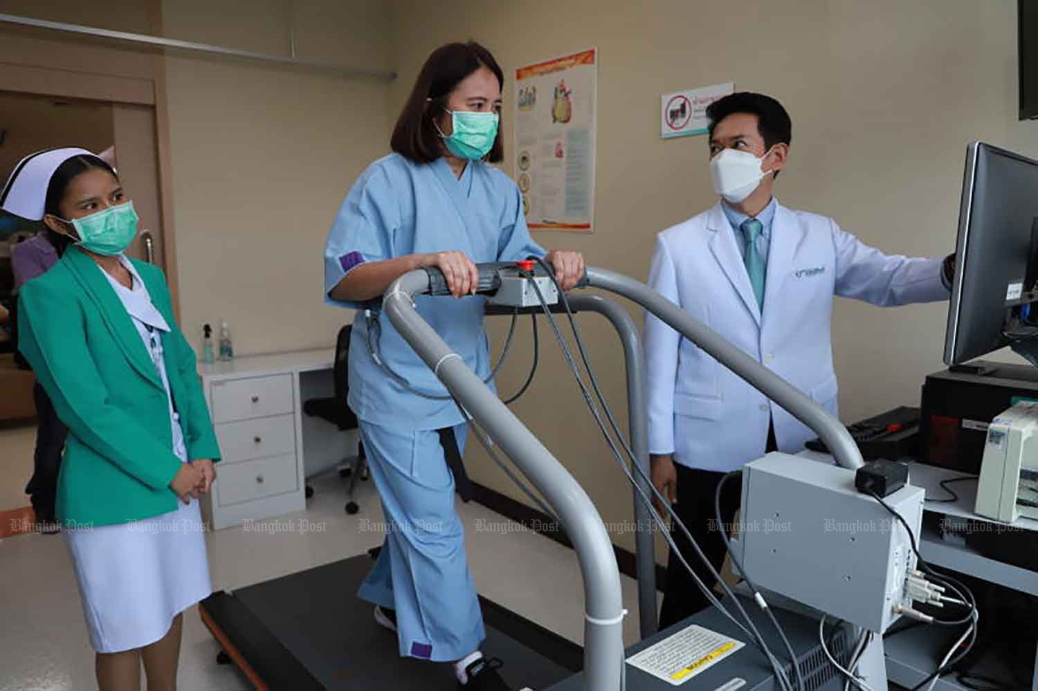 A woman uses a treadmill during a demonstration for the Recovery Care Clinic's 'Realize & Personalized' programme for people with long Covid-19, a potentially debilitating chronic form of the disease, at Thainakarin Hospital in Bangkok on Thursday. (Photo: Somchai Poomlard)