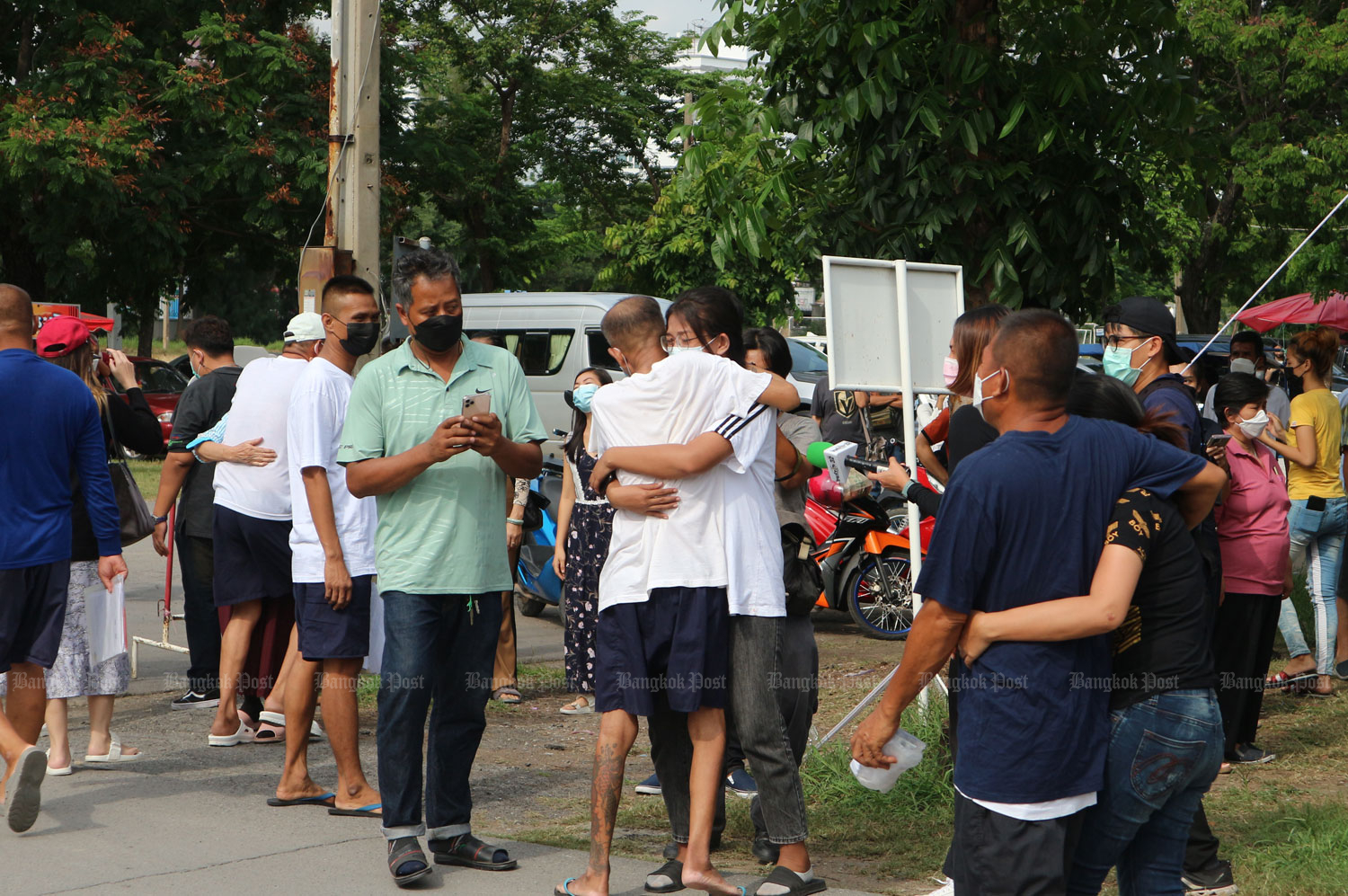 Happy inmates who had been serving sentences for cannabis offences hug waiting relatives after being released from Klong Prem Central Prison in Chatuchak district, Bangkok, on Thursday. (Photo: King-oua Laohong)