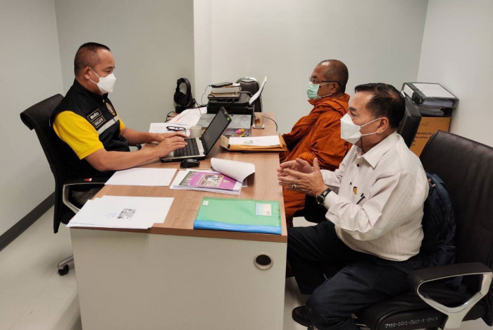 Abbots answer temple embezzlement charges - Vimarsana News