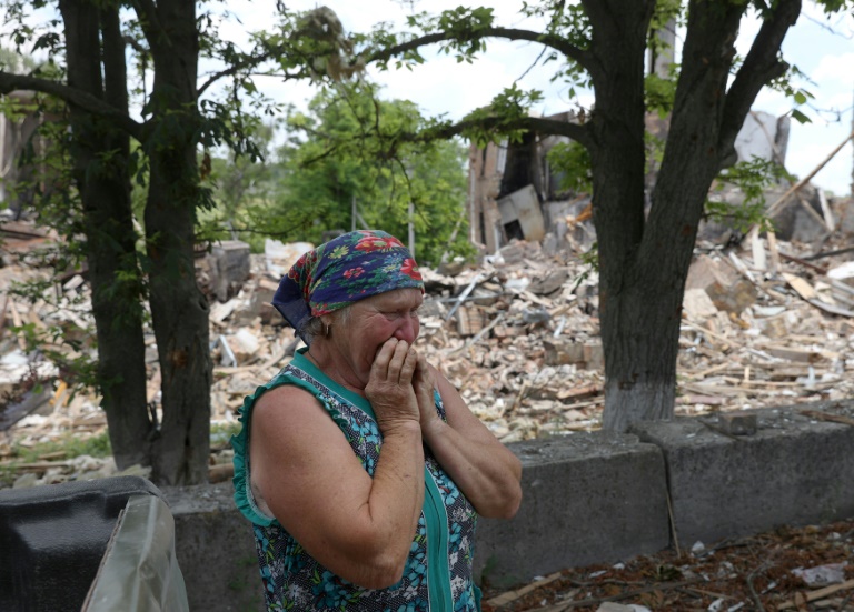 A woman reacts next to a destroyed school in the village of Bilogorivka not far from Lysychansk in Lugansk region, on Friday. (AFP Photo) A woman reacts next to a destroyed school in the village of Bilogorivka not far from Lysychansk in Lugansk region, on Friday. (AFP Photo)