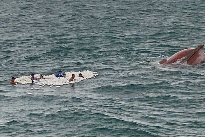 Crew rescued, overnight ordeal after boat capsizes - Vimarsana News