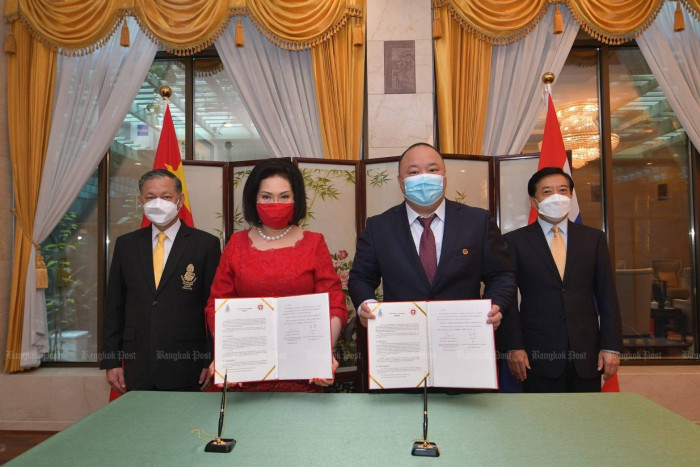 Bangkok Post - BAT signs MoU with Chinese counterpart