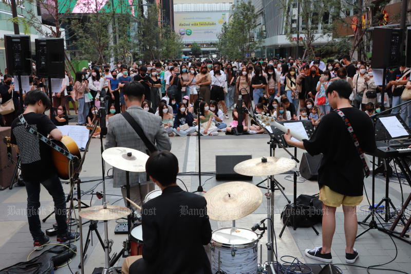 All vehicles are banned to enter Siam Square on Sunday as the area is turned to be walking streets with music shows and other activities to entertain visitors. (Photo: Somchai Poomlard)