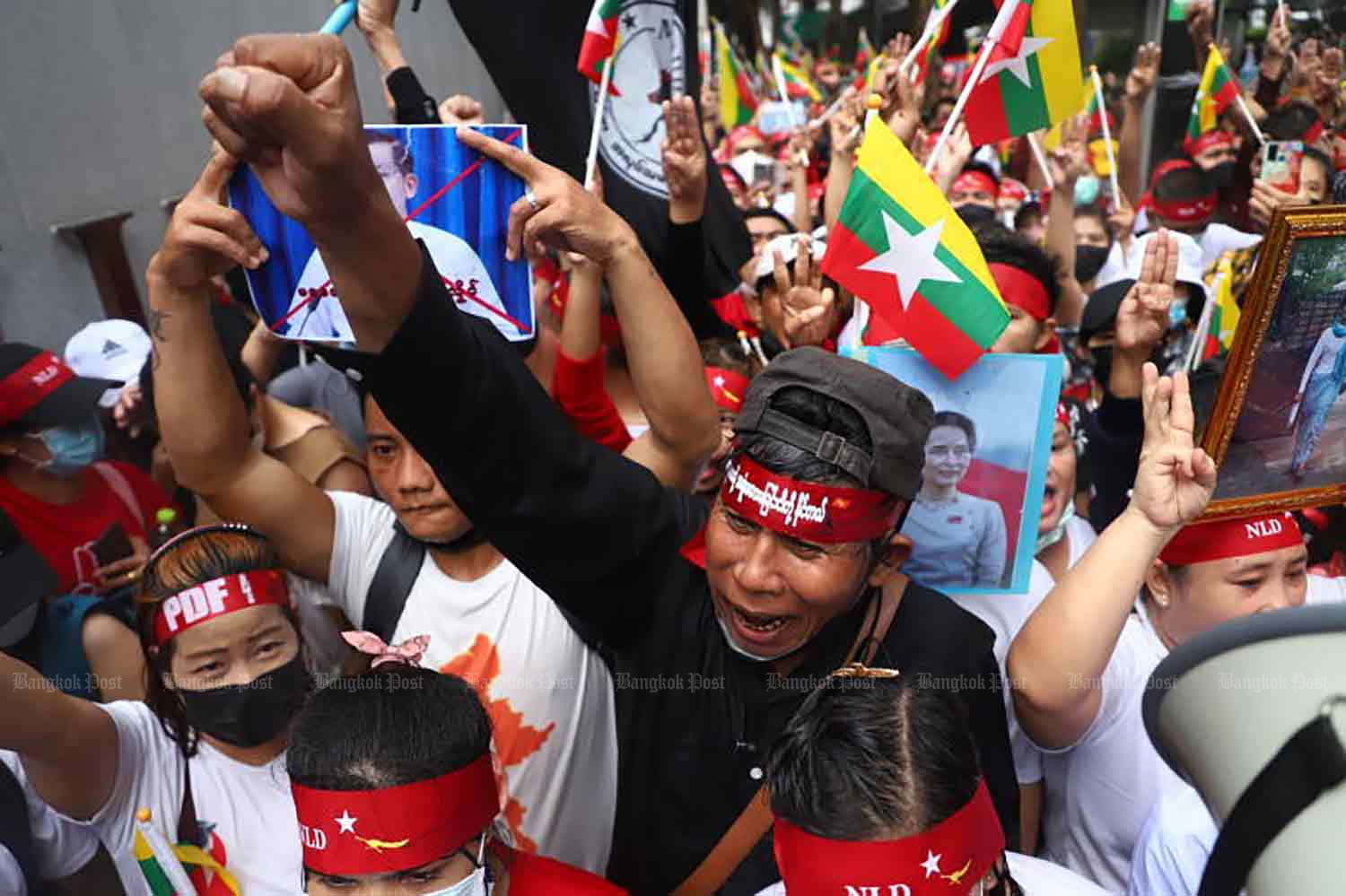 More than 300 protesters, mostly Myanmar nationals, rallied outside the Myanmar embassy on Sathon Road in Bangkok on Tuesday to condemn the recent execution of four democracy activists charged with terrorism by Myanmar's junta. (Photo: Nutthawat Wicheanbut)