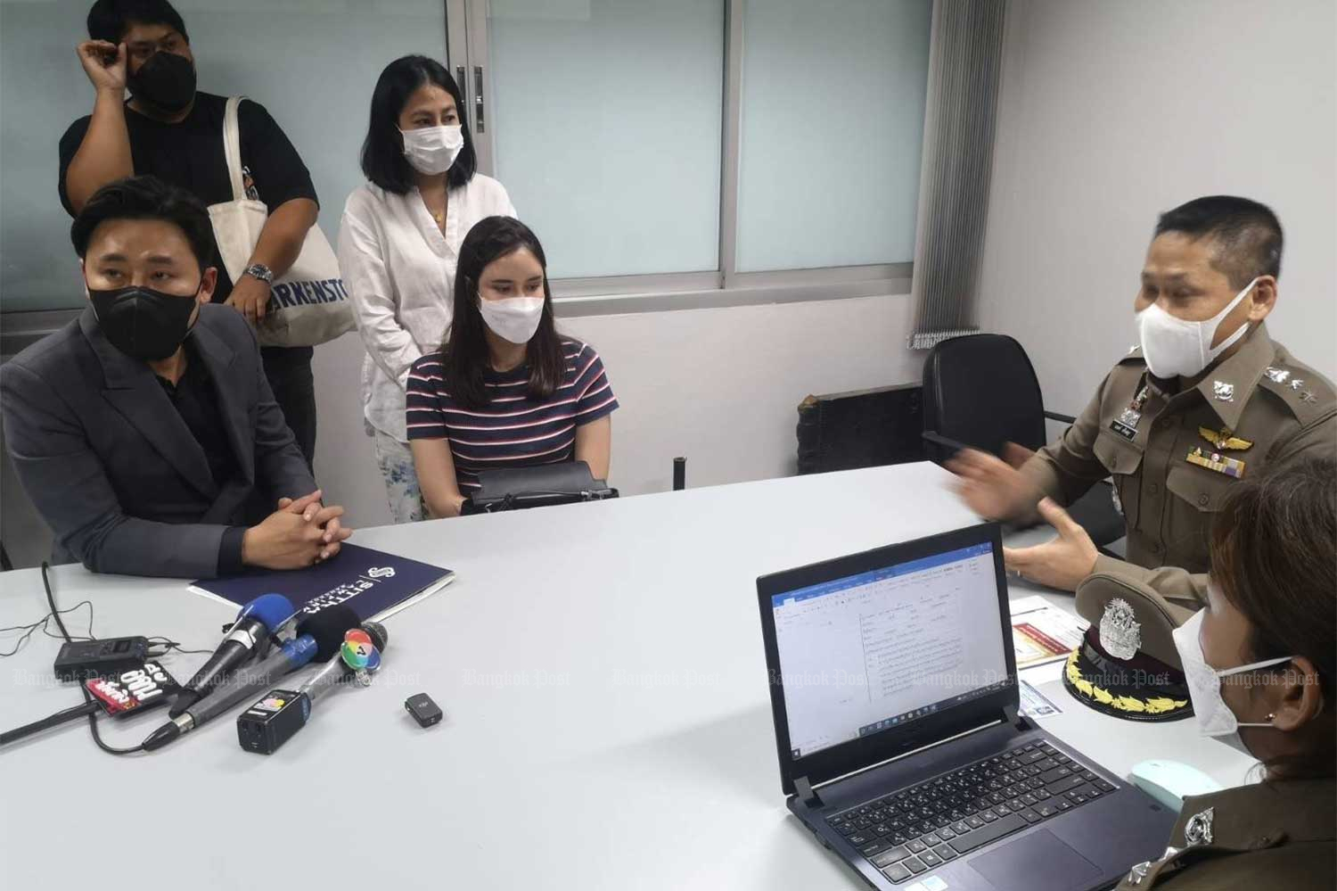 Lawyer Sittra Biabangkerd, left, accompanies TV actress Jaibua Hidding, seated centre, to file a sexual-molestation complaint with Khannayao police against a senior police officer at Bang Phlat in Bangkok, on Wednesday. (Photo: Wassayos Ngamkham)