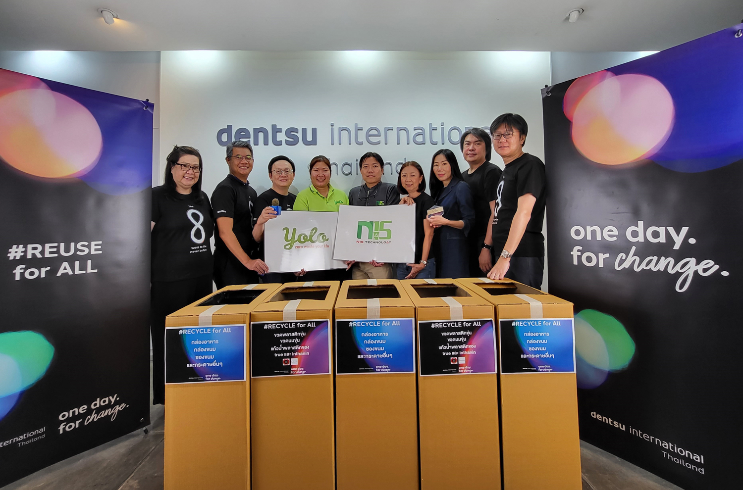 The management team of dentsu Thailand, led by Ms. Wimonrat Mahajindawong, Country Chief Financial Officer (3rd from right), Mr. Wisarn Sirijantanon, Chief Executive Officer of dentsu Thailand Media Service Line and CARAT (Thailand) (3rd from left), Ms. Aichanyar Vattanapornvarakul, CEO of iProspect (Thailand) (4th from right), Mr. Sarnchatt Chansrakao, CEO of dentsu X (Thailand) (2nd from left), Ms. Jaruwan Niratisai, President of Amplifi (Thailand) (Starting from left), Mr. Taku Morikami, Managing Director of dentsu Thailand Creative (Starting from right) and Mr. Chasesada Lovanich, Managing Director of Amplifi (Thailand) (2nd from right) recognised this activity by joining as a representative to deliver over 100 kilogrammes of recycled plastic and waste to N15 Technology Co., Ltd., led by Mr. Somboon Kittianong, General Manager (5th from right) and Ms. Getthip Hannarong, Founder & CEO of Zero Waste YOLO (4th from left) , to be representative, which specialises in converting recycled plastic and waste into renewable. The management team of dentsu Thailand, led by Ms. Wimonrat Mahajindawong, Country Chief Financial Officer (3rd from right), Mr. Wisarn Sirijantanon, Chief Executive Officer of dentsu Thailand Media Service Line and CARAT (Thailand) (3rd from left), Ms. Aichanyar Vattanapornvarakul, CEO of iProspect (Thailand) (4th from right), Mr. Sarnchatt Chansrakao, CEO of dentsu X (Thailand) (2nd from left), Ms. Jaruwan Niratisai, President of Amplifi (Thailand) (Starting from left), Mr. Taku Morikami, Managing Director of dentsu Thailand Creative (Starting from right) and Mr. Chasesada Lovanich, Managing Director of Amplifi (Thailand) (2nd from right) recognised this activity by joining as a representative to deliver over 100 kilogrammes of recycled plastic and waste to N15 Technology Co., Ltd., led by Mr. Somboon Kittianong, General Manager (5th from right) and Ms. Getthip Hannarong, Founder & CEO of Zero Waste YOLO (4th from left) , to be representative, which specialises in converting recycled plastic and waste into renewable.