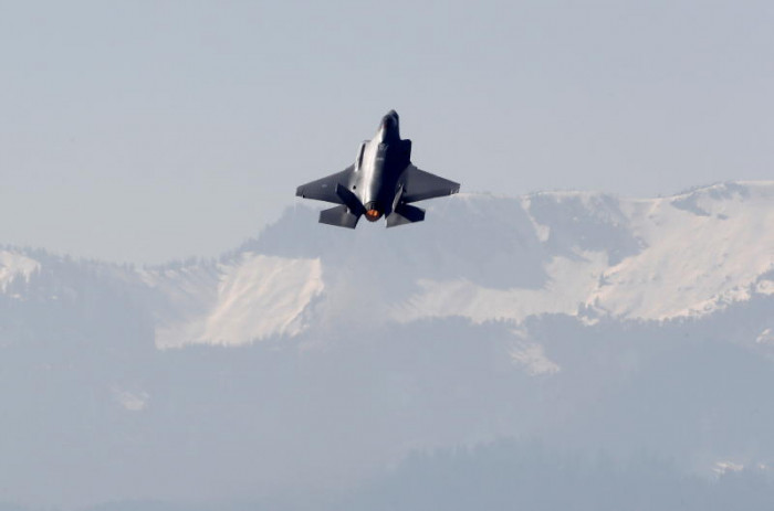 US help sought on how to pilot F-35As