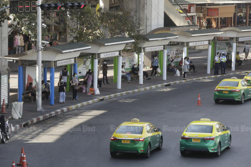 Taxis drive around the Victory Monument in Bangkok on Jan 4, 2021. (File photo: Pornprom Satrabhaya)