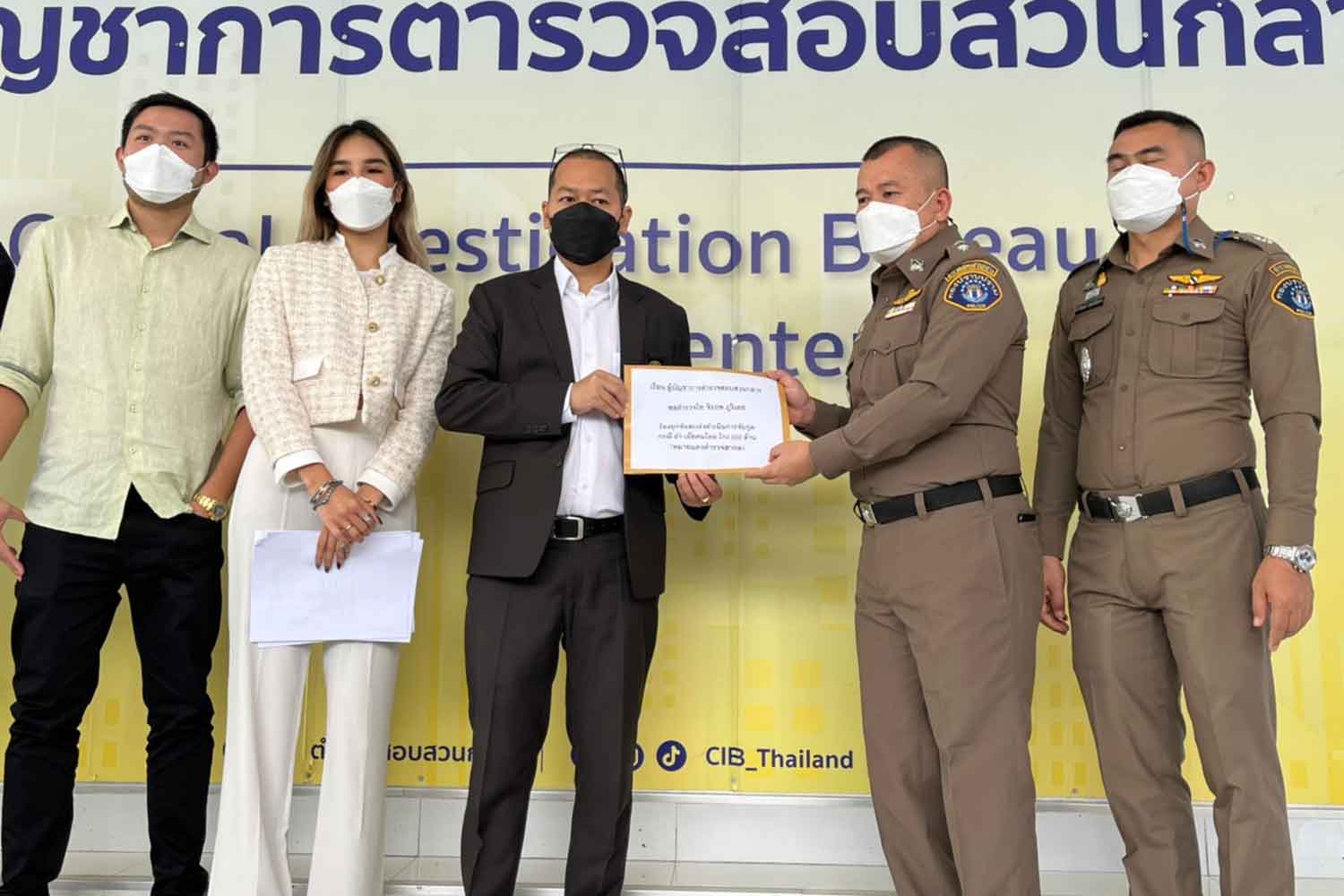 A Singaporean man, third from left, files a police complaint at the Central Investigation Bureau against two fraud suspects reported to have fled from Singapore to Thailand. (Photo supplied)