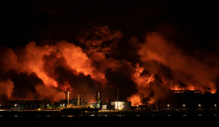 Third fuel tank collapses as helicopters battle Cuban blaze 