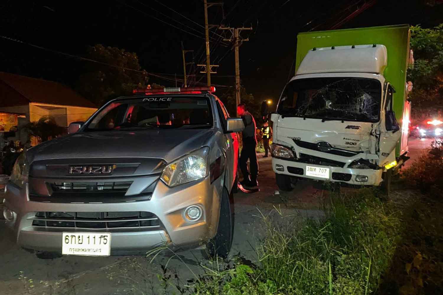 The fleeing delivery truck, right, is finally halted on the side of a road in Ayutthaya province after a 100-kilometre police pursuit from Samut Prakan on Tuesday night. (Photo supplied)