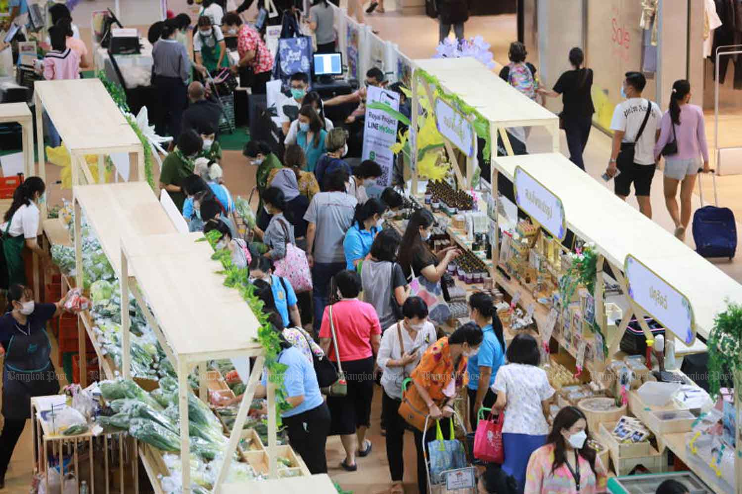 People visit a trade fair in Bangkok on Thursday when the country logged 2,455 new Covid-19 patients and 33 new fatalities related to the disease. (Photo: Somchai Poomlard).