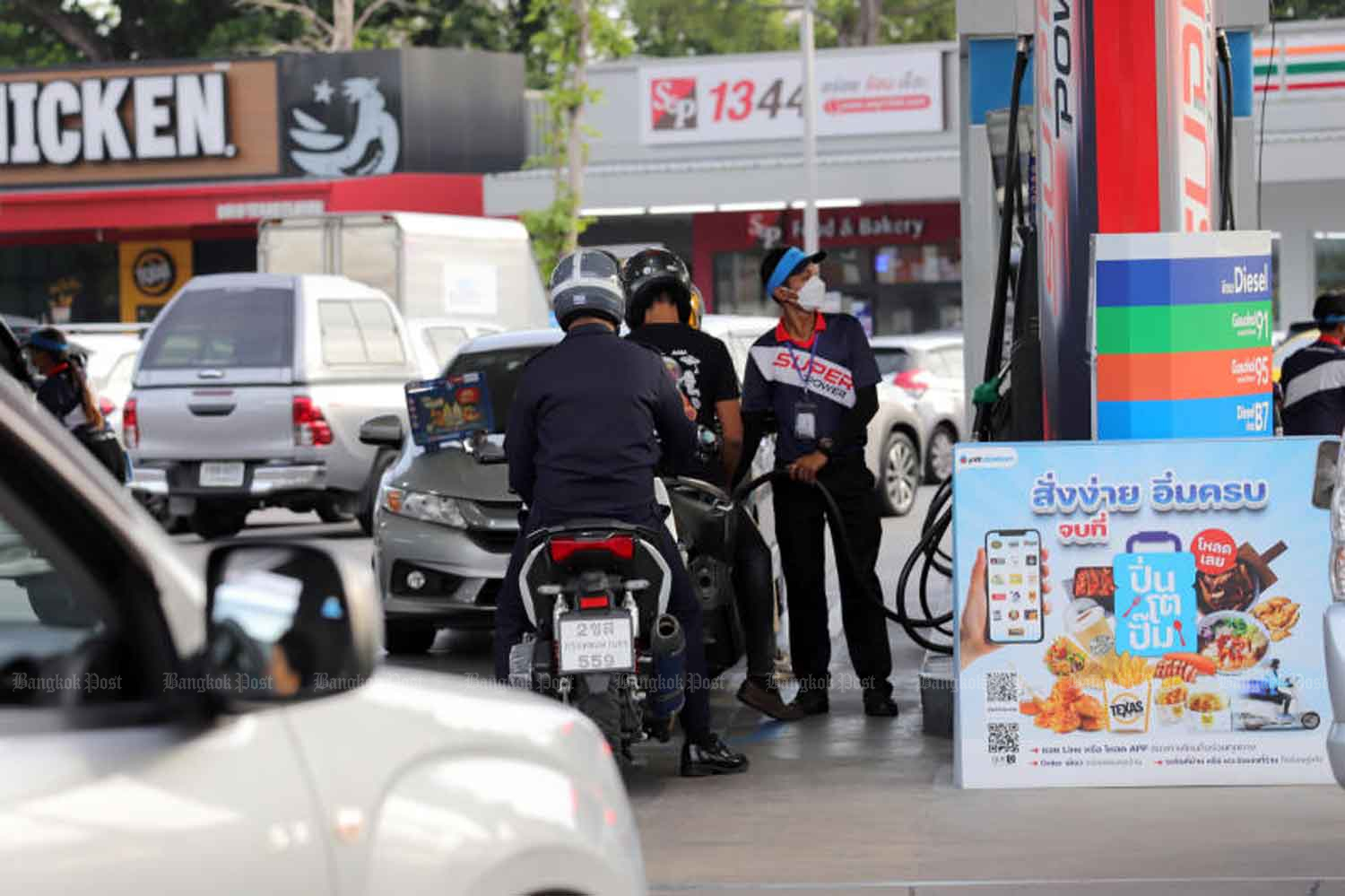 Govt 'too slow' to tackle fuel prices