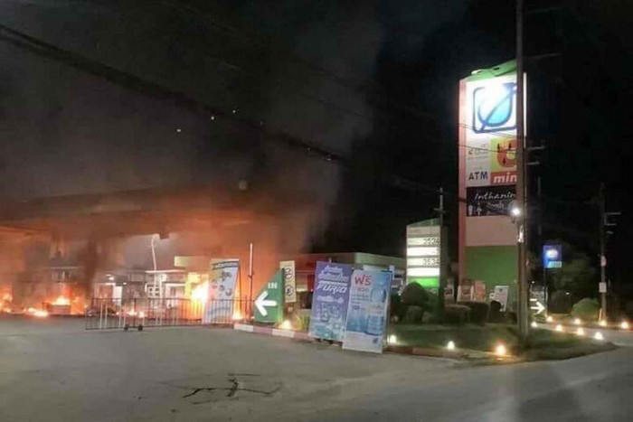 Arson, bomb attacks at 17 spots in South - Vimarsana News
