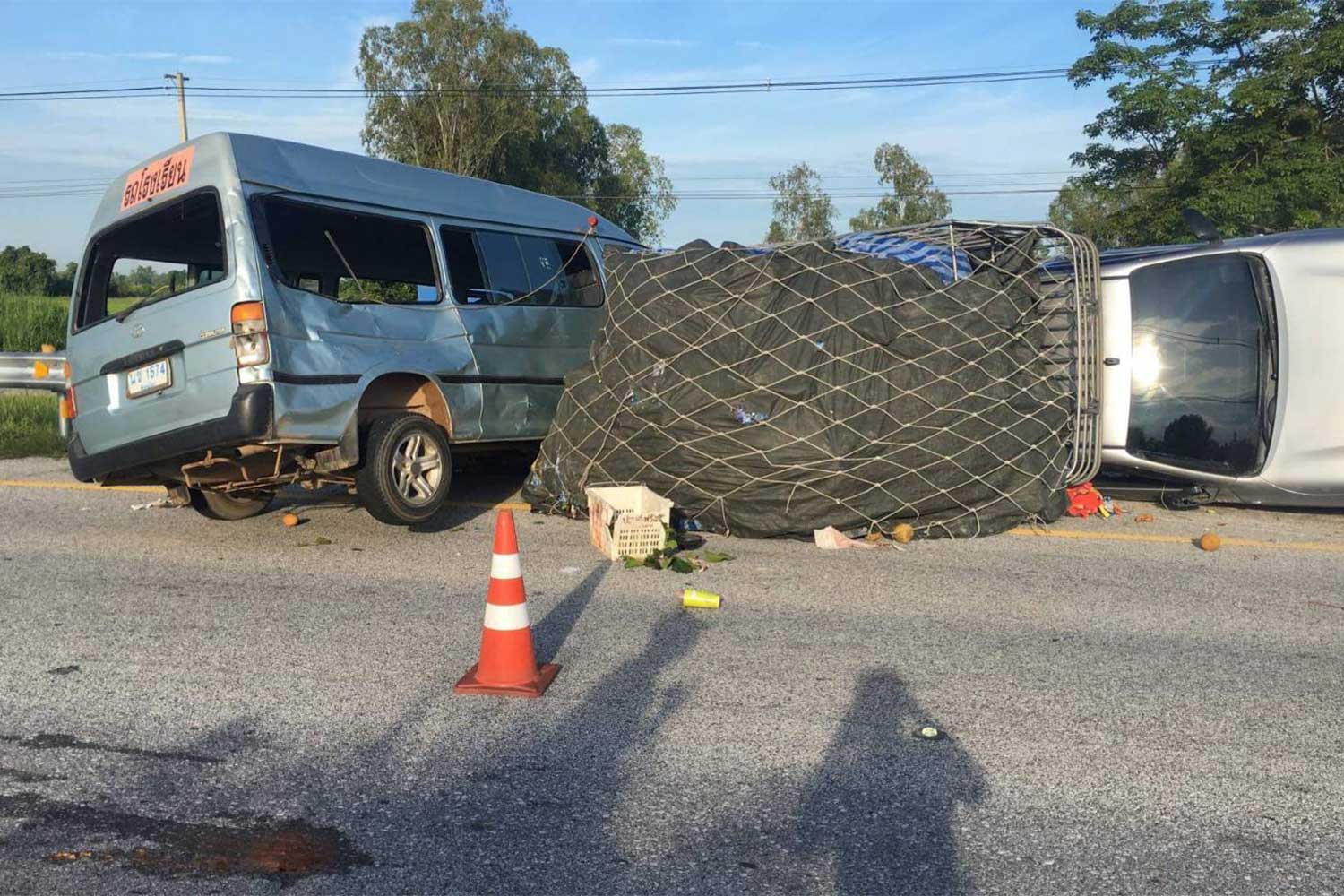 A pickup truck loaded with santol fruit overturned after hitting a school van in Phrom Phiram district, Phitsanulok, on Wednesday morning. Four students were taken to hospital. (Photo: Chinnawatra Singha)