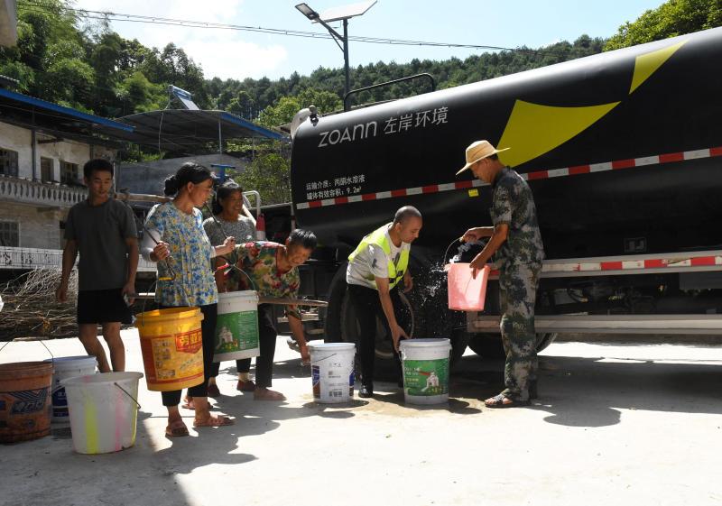 Villagers line up to receive water from a water supply truck amid hot temperatures in Xinshi village of Chongqing on Aug 17, 2022. (Photo: Reuters)