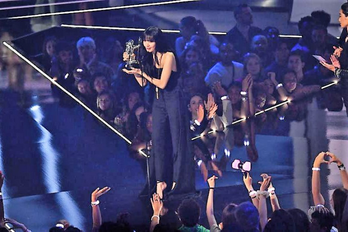 Bangkok Post - Lisa makes history, wins best K-pop artist at MTV awards