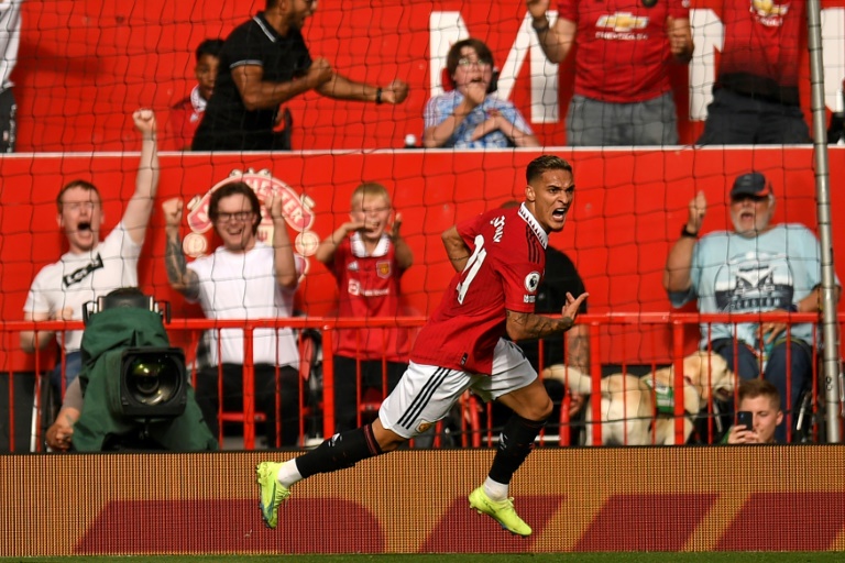 Antony scores on debut as Man Utd end Arsenal's perfect start