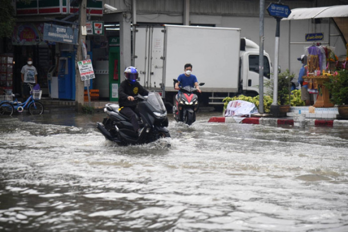 Crippled water pumps blamed for Pathum Thani floods - Vimarsana News