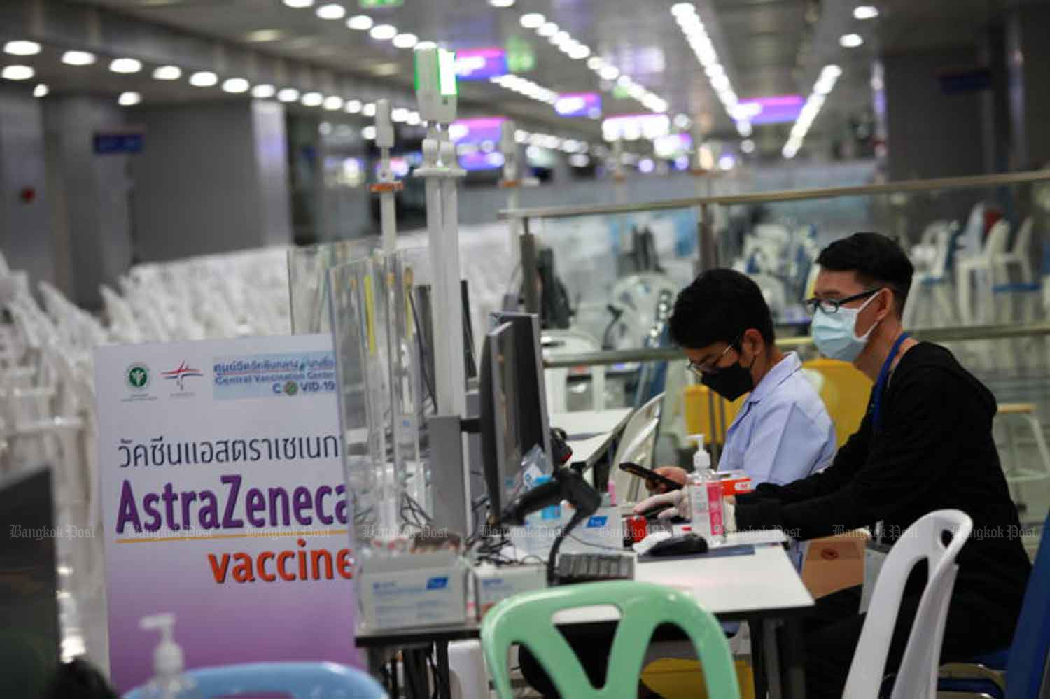 Health professionals wait for Covid-19 vaccine recipients at the Bang Sue Grand Station in Bangkok last month. (Photo: Apichart Jinakul)