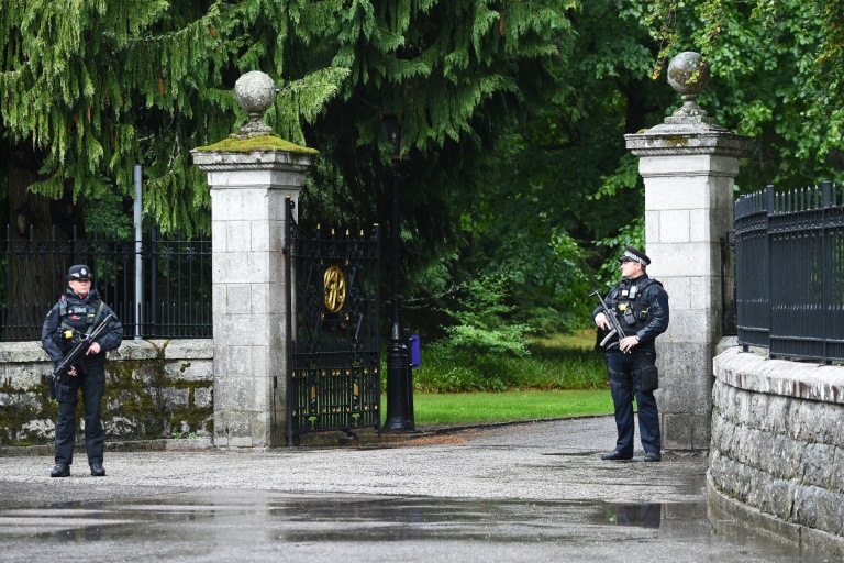 The queen's last hours as family dashed to deathbed