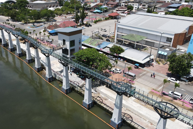 Shoe shortage closes new River Kwai skywalk